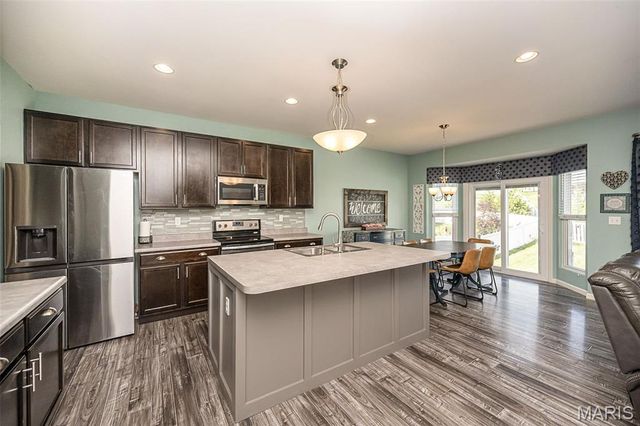 545 Crystal Stream Drive, Wentzville, MO 63385