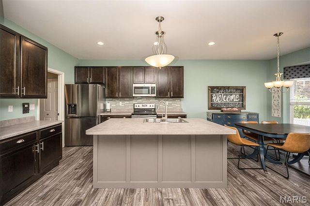 545 Crystal Stream Drive, Wentzville, MO 63385