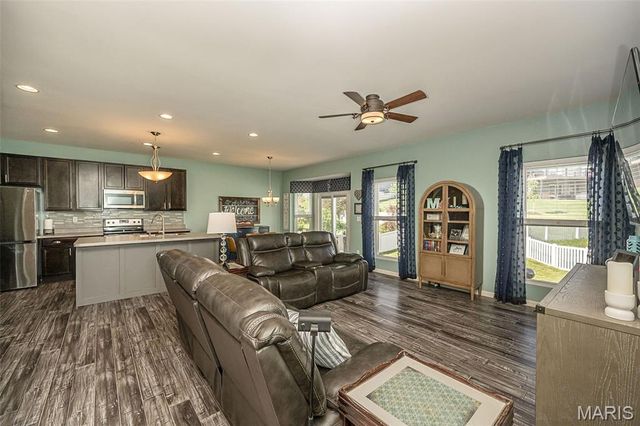 545 Crystal Stream Drive, Wentzville, MO 63385