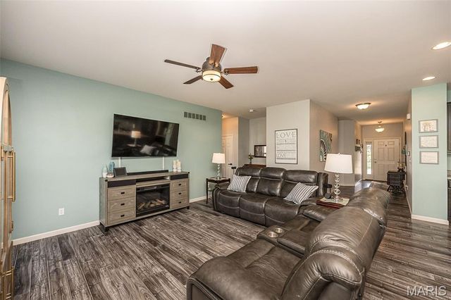 545 Crystal Stream Drive, Wentzville, MO 63385