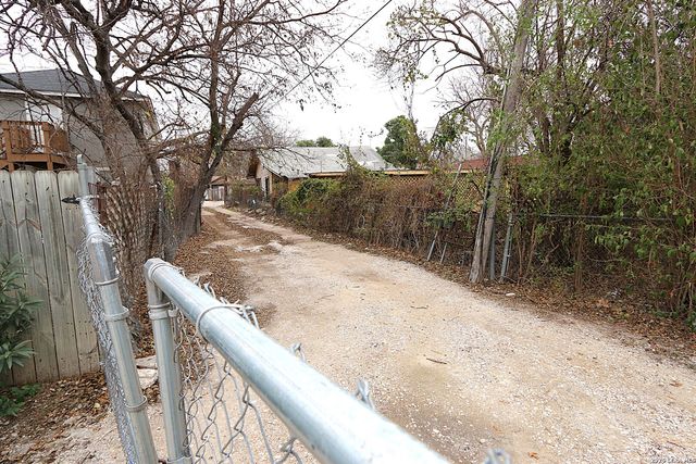 910 Culebra, San Antonio, TX 78201