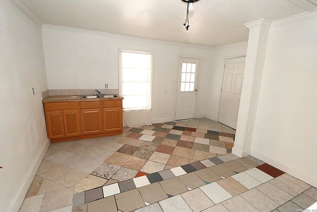 910 Culebra, San Antonio, TX 78201