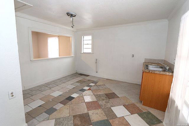 910 Culebra, San Antonio, TX 78201