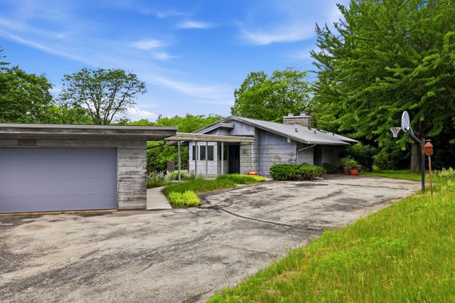 1405 S Deer Road, West Des Moines, IA 50266