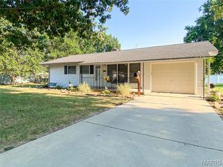 808 Smith Lane, Hillsboro, IL 62049