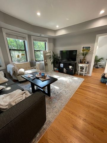3138 N Seminary Avenue 2A, Chicago, IL 60657