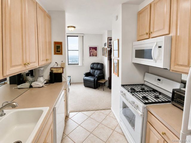 27110 Grand Central Parkway 24B, Floral Park, NY 11005