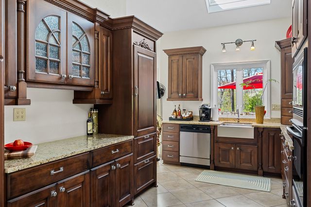 304 Saint George Dr, Crossville, TN 38558