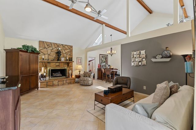 304 Saint George Dr, Crossville, TN 38558