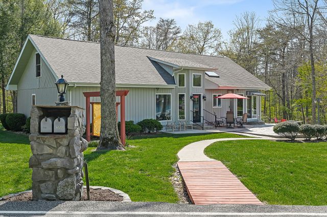 304 Saint George Dr, Crossville, TN 38558