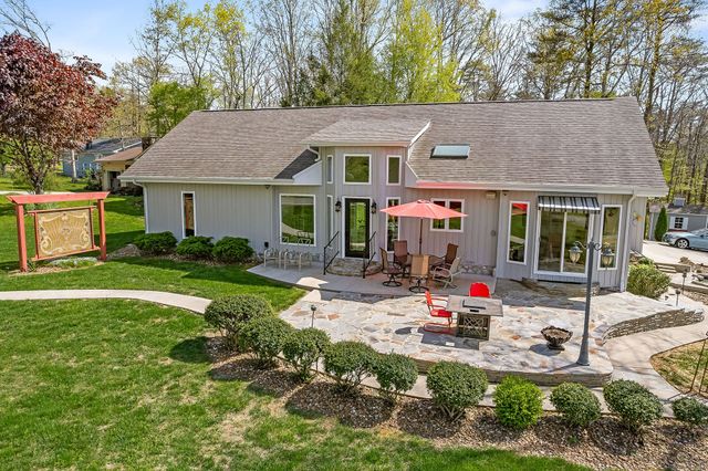 304 Saint George Dr, Crossville, TN 38558