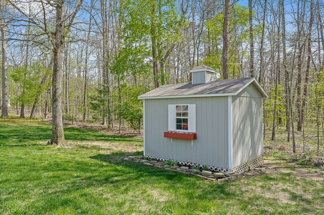 304 Saint George Dr, Crossville, TN 38558