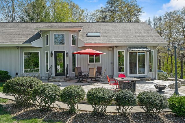 304 Saint George Dr, Crossville, TN 38558