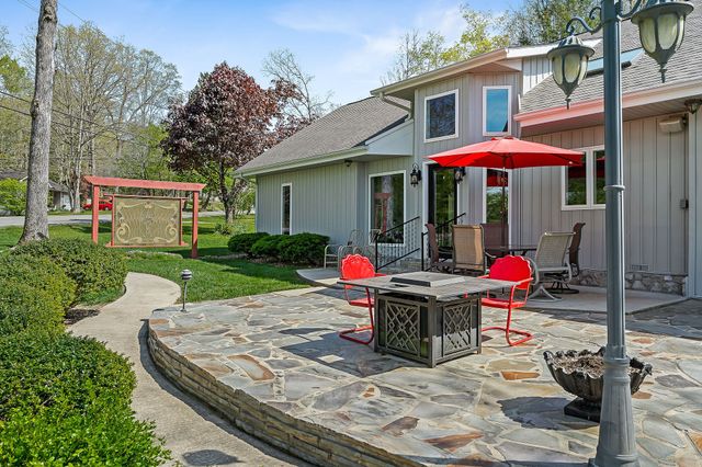 304 Saint George Dr, Crossville, TN 38558