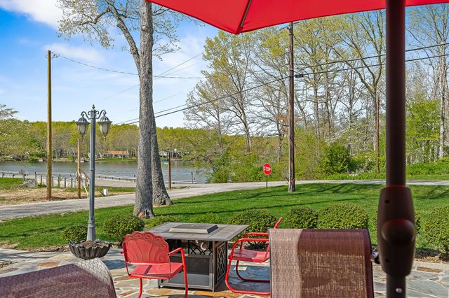 304 Saint George Dr, Crossville, TN 38558