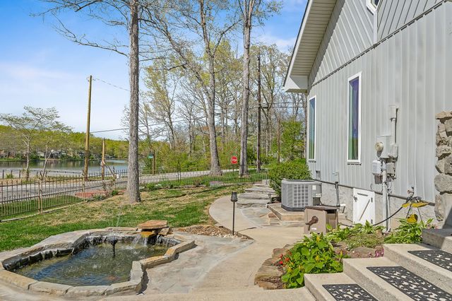 304 Saint George Dr, Crossville, TN 38558