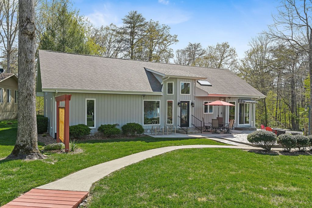 304 Saint George Dr, Crossville, TN 38558