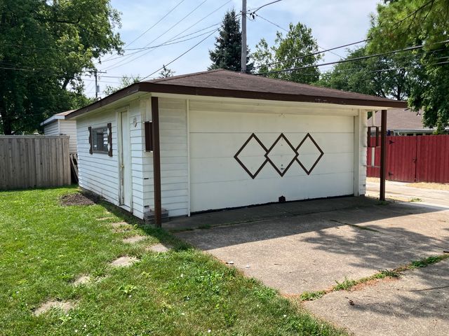 1108 Portsmouth Avenue, Westchester, IL 60154