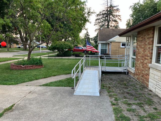 1108 Portsmouth Avenue, Westchester, IL 60154