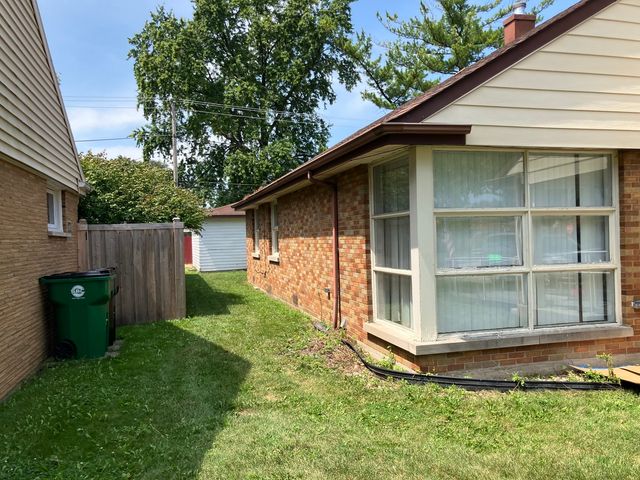 1108 Portsmouth Avenue, Westchester, IL 60154