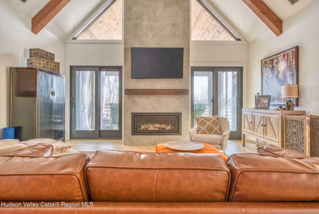 60 Daredevil Drive, Athens, NY 12015