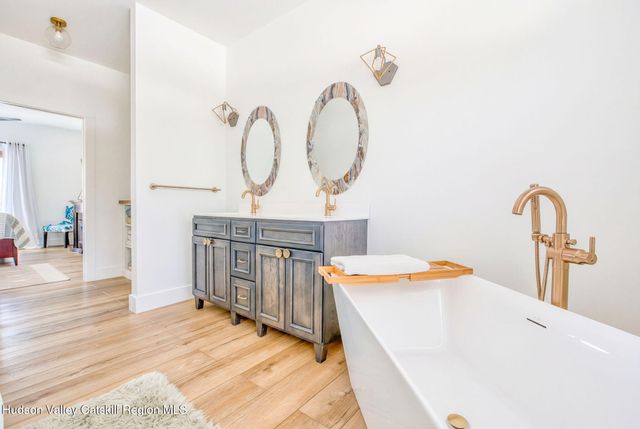 60 Daredevil Drive, Athens, NY 12015