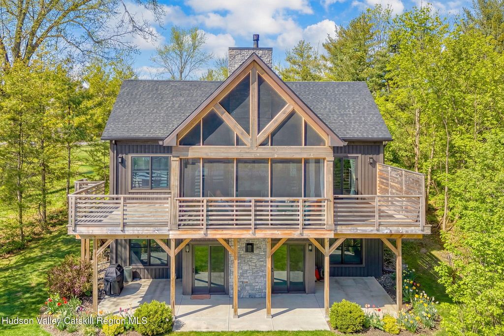 60 Daredevil Drive, Athens, NY 12015