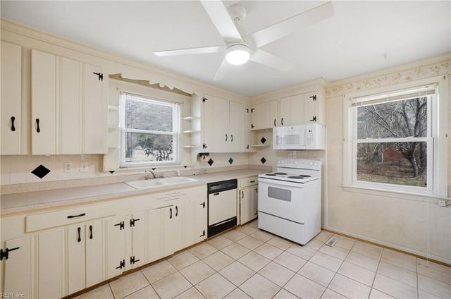 4004 Oak DR, Chesapeake, VA 23321