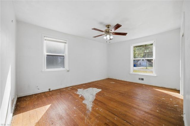 4004 Oak DR, Chesapeake, VA 23321