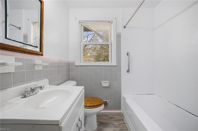 4004 Oak DR, Chesapeake, VA 23321