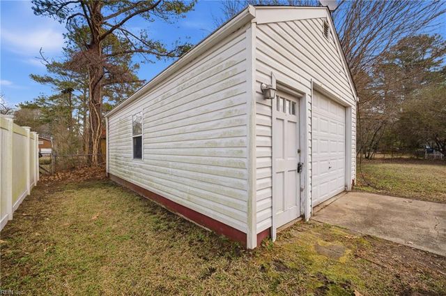 4004 Oak DR, Chesapeake, VA 23321