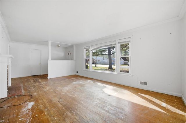 4004 Oak DR, Chesapeake, VA 23321