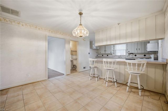 4004 Oak DR, Chesapeake, VA 23321