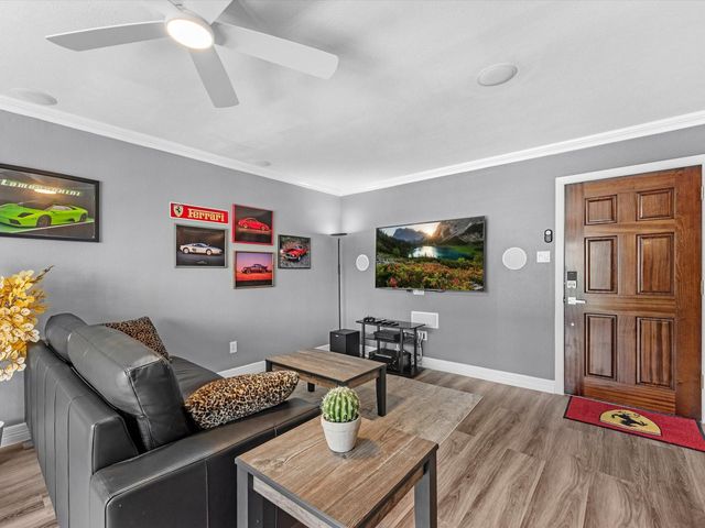 505 Westcott Street 308, Houston, TX 77007