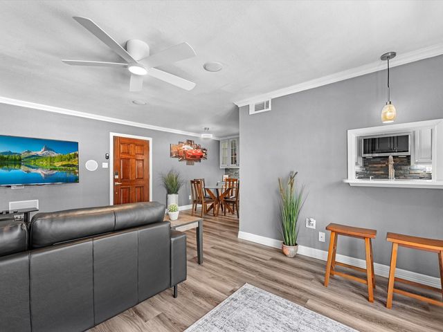 505 Westcott Street 308, Houston, TX 77007