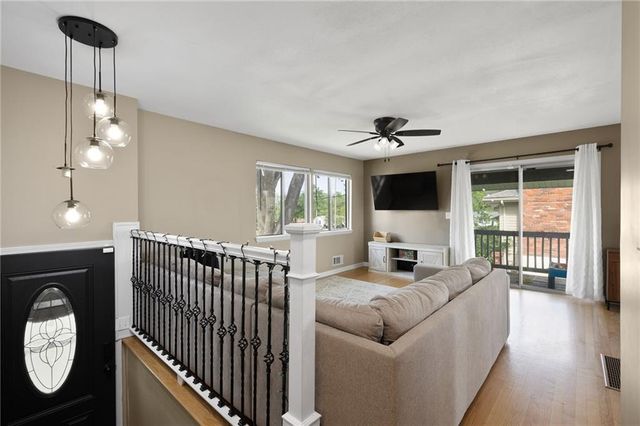 309 NE 88th Terrace, Kansas City, MO 64155