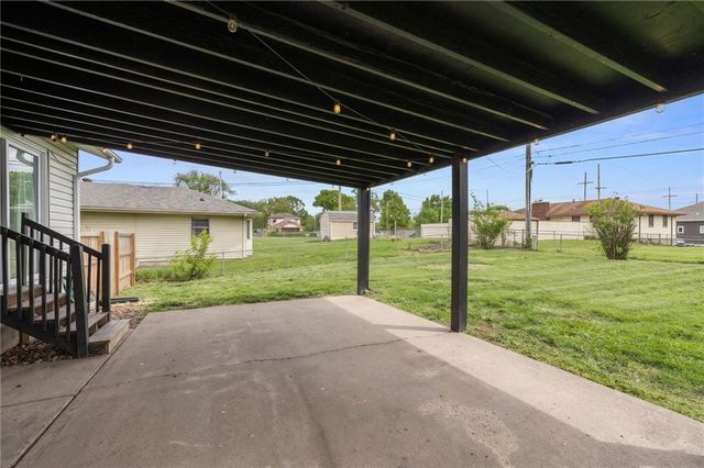 309 NE 88th Terrace, Kansas City, MO 64155