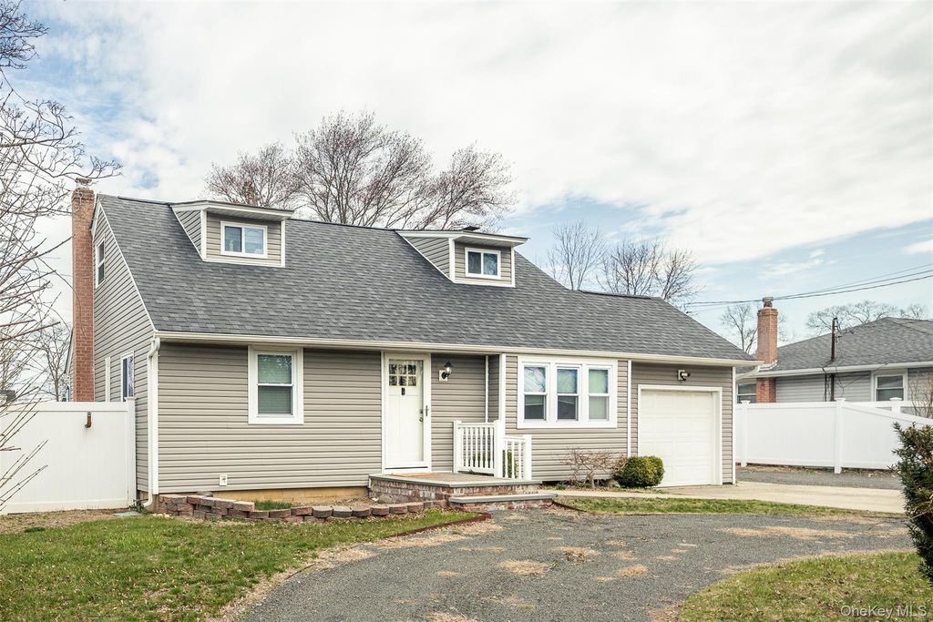167 Union Avenue, Holbrook, NY 11741