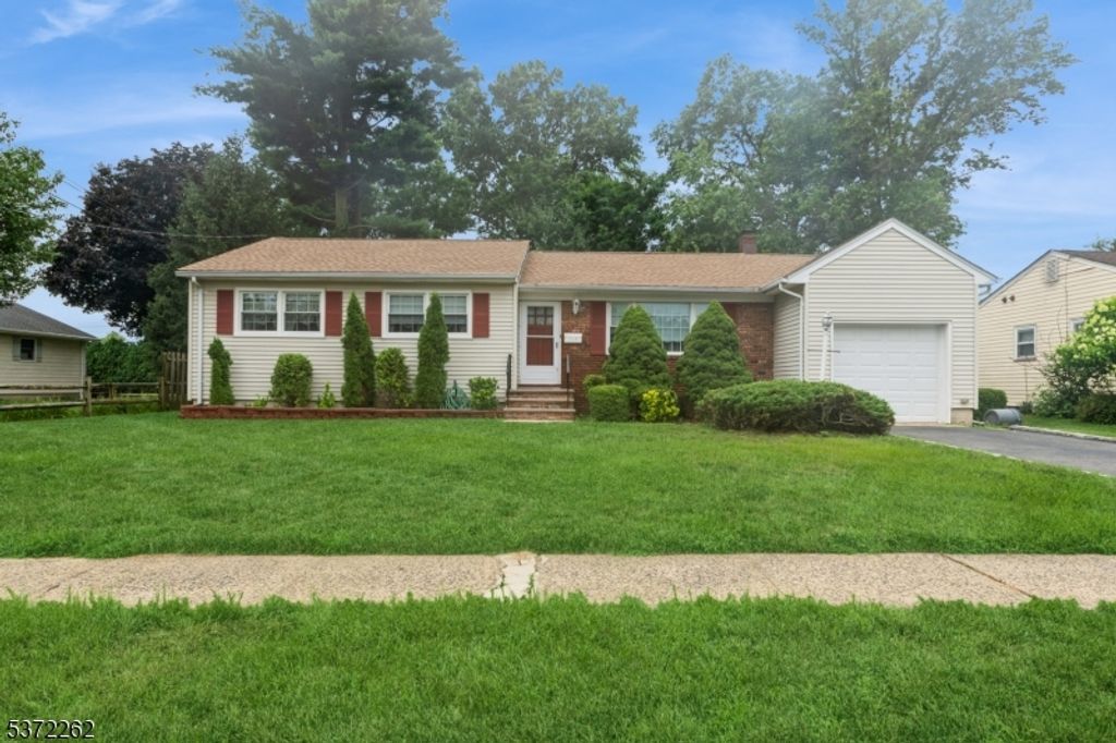 149 Mulberry Ln, Middlesex Boro, NJ 08846
