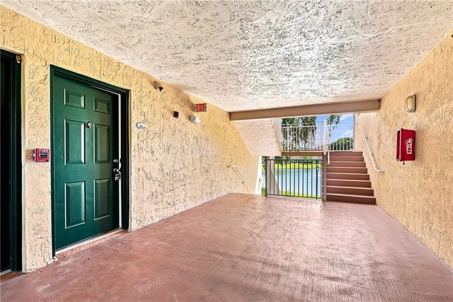 1670 N 42nd Circle 204, Vero Beach, FL 32967