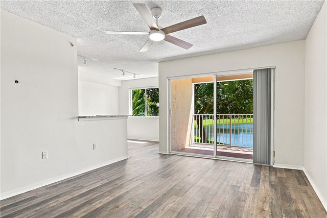 1670 N 42nd Circle 204, Vero Beach, FL 32967