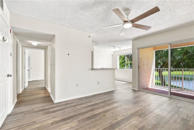 1670 N 42nd Circle 204, Vero Beach, FL 32967
