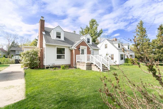 10540 Spring Green ROAD, Greenfield, WI 53228