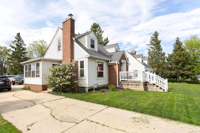 10540 Spring Green ROAD, Greenfield, WI 53228