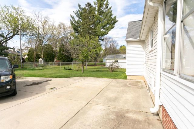 10540 Spring Green ROAD, Greenfield, WI 53228