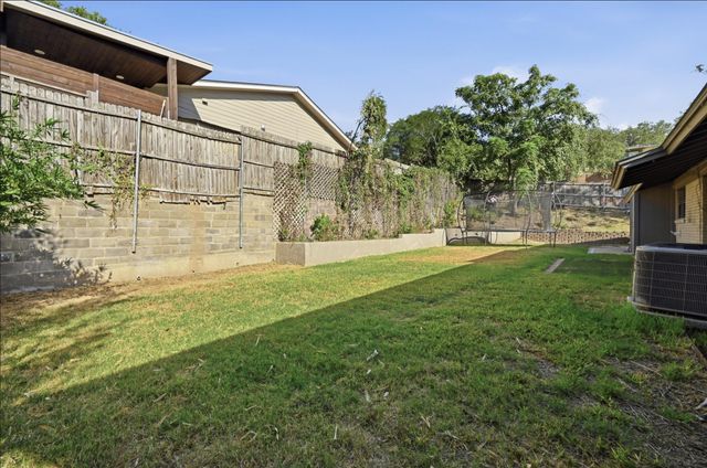 2600 Oakhaven DR, Austin, TX 78704