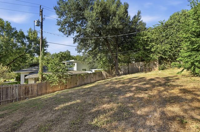 2600 Oakhaven DR, Austin, TX 78704