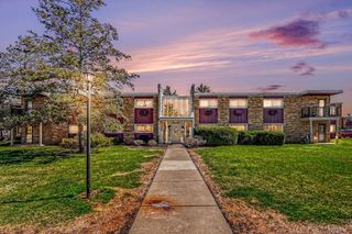 1320 Lore Lane 107B, Lombard, IL 60148