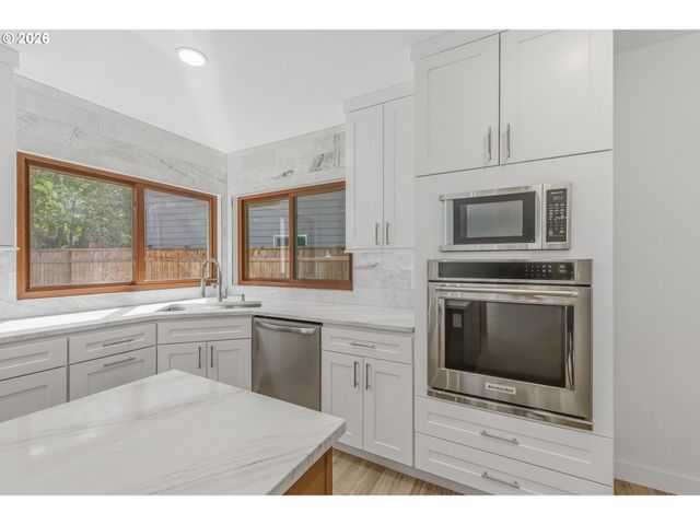 75 Nw MEADOW Dr, Beaverton, OR 97006