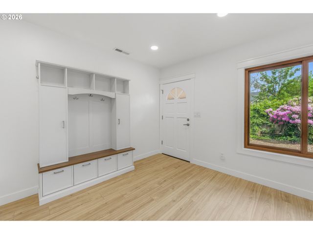 75 Nw MEADOW Dr, Beaverton, OR 97006